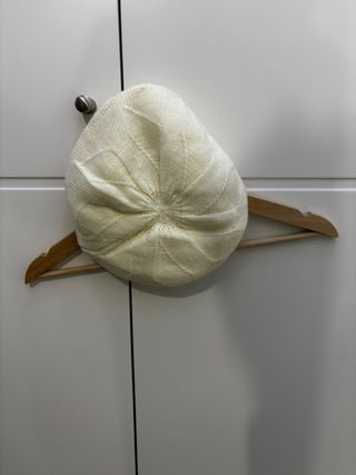 Boina de punto color crema