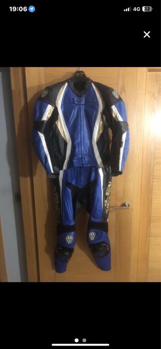 Mono de moto de mujer