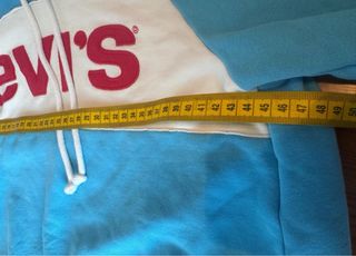 Sudadera Levi's azul y blanca