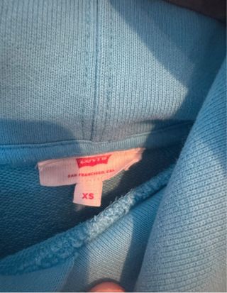 Sudadera Levi's azul y blanca