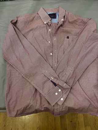 Camisa de cuadros roja y blanca