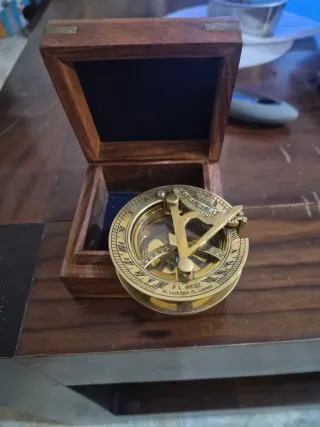 Brújula profesional de latón