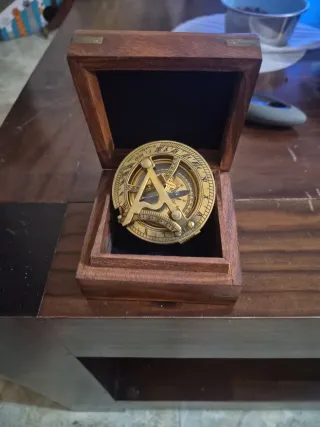 Brújula profesional de latón