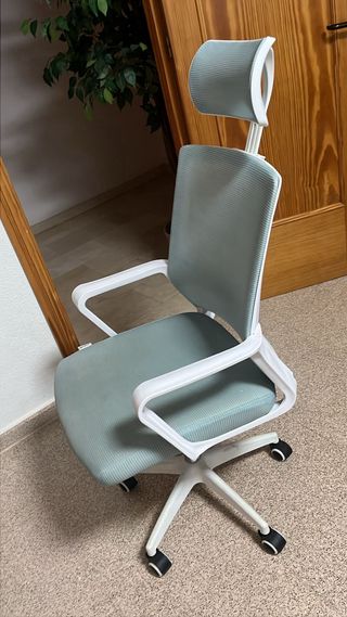 Escritorio y silla de oficina