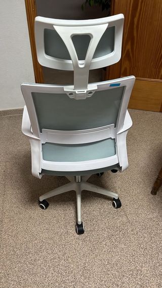 Escritorio y silla de oficina