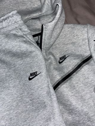 Sudadera Nike Tech Gris
