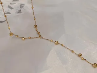 Collar de acero con esferas bañado en oro 18K