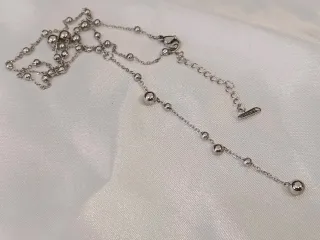 Collar de acero con esferas bañado en oro 18K