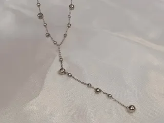 Collar de acero con esferas bañado en oro 18K