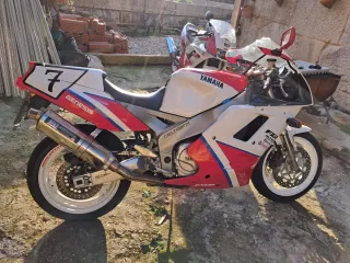 Yamaha FZR 1000