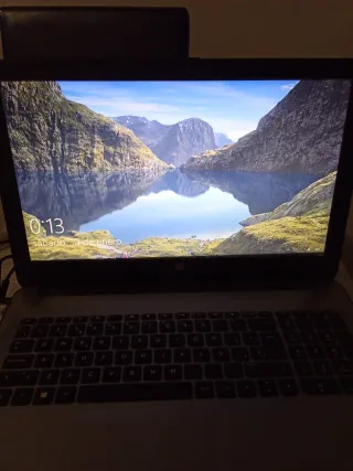 Portátil HP LAPTOP-65F1581T