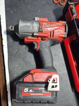 Pistola de impacto Milwaukee M18 FUEL