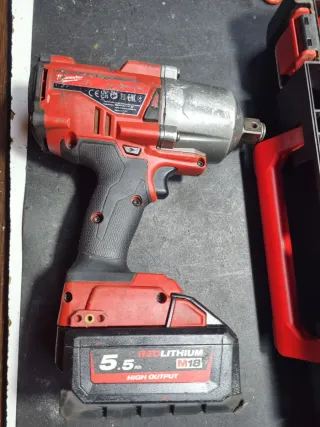 Pistola de impacto Milwaukee M18 FUEL