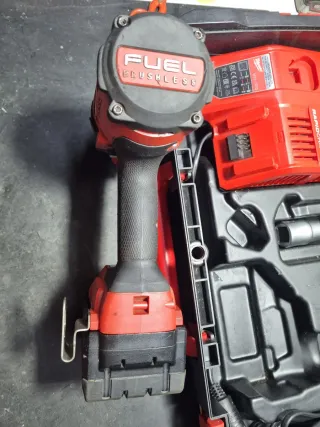 Pistola de impacto Milwaukee M18 FUEL