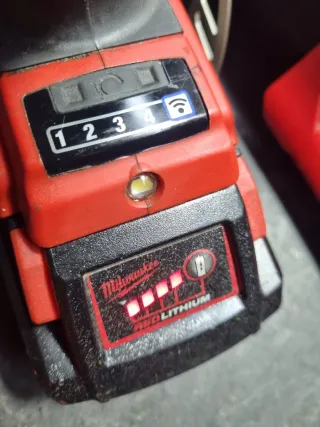 Pistola de impacto Milwaukee M18 FUEL