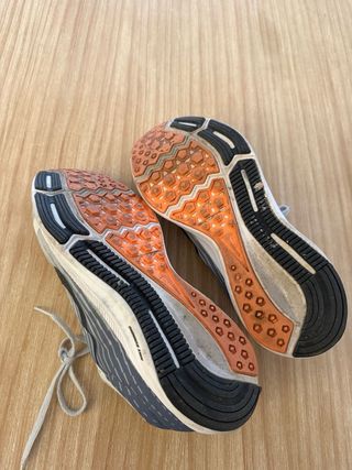 Zapatillas Nike Grises y Naranjas