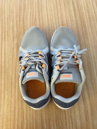 Zapatillas Nike Grises y Naranjas
