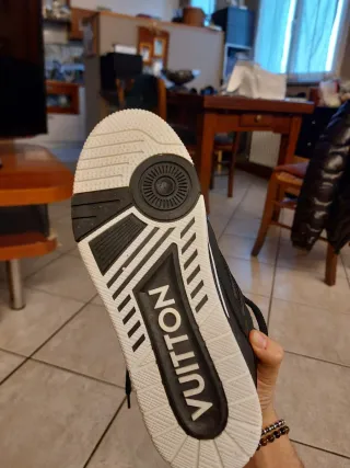 Louis Vuitton Skate Taglia 42