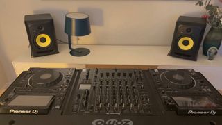Mesa DJ CDJ 3000 X2 y V10 nuevo, caja profesional