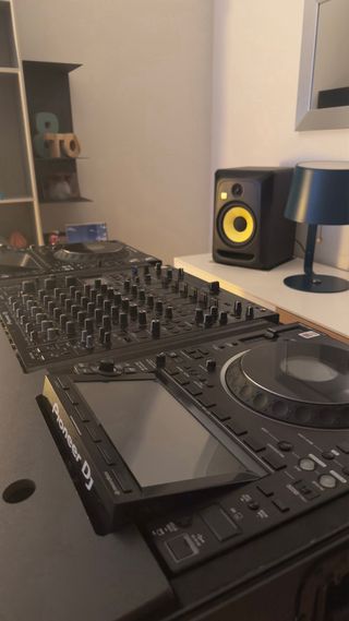 Mesa DJ CDJ 3000 X2 y V10 nuevo, caja profesional