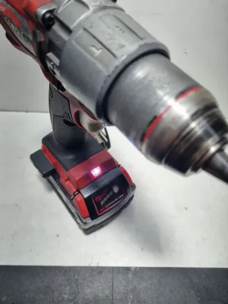 Taladro Percutor Milwaukee M18 Fuel