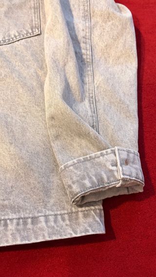 Chaqueta vaquera gris con cremallera