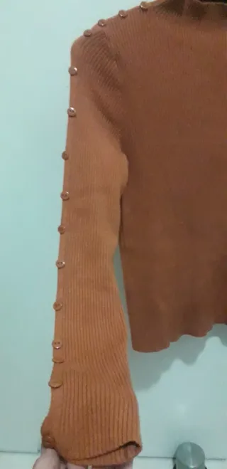 Jersey cuello alto manga larga botones