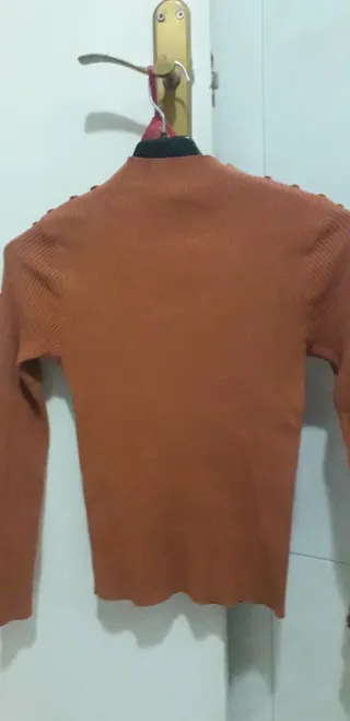 Jersey cuello alto manga larga botones