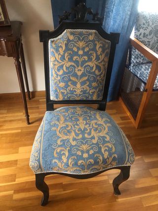 Tres sillas madera maciza S.XX