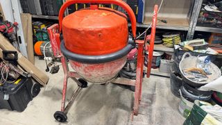 Hormigonera Profesional ( motor estropeado)