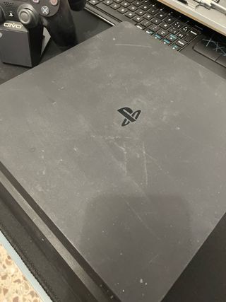 PS4 + 2 Mandos + Cargador + 7 Juegos