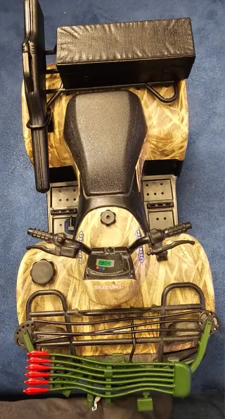 Suzuki Vinson Quadrunner ATV. Escala 1:12.