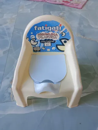 Sediolina in plastica con vasino