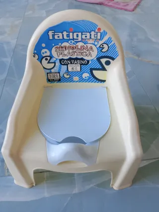 Sediolina in plastica con vasino