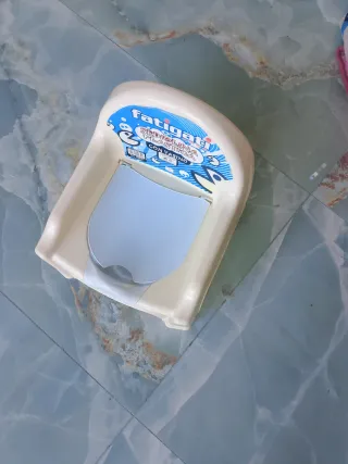 Sediolina in plastica con vasino