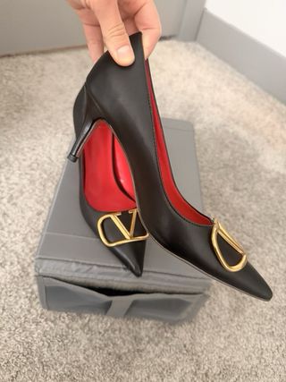 Tacones Valentino Talla 38 Negro y Dorado