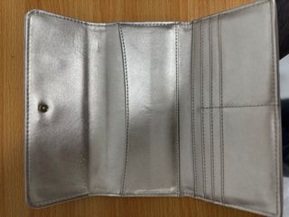 Cartera Guess Beige y Dorada