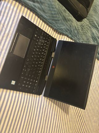 Portátil HP Omen Negro y Rojo