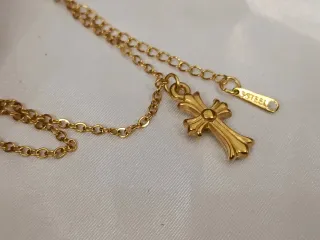 Collar Cruz Acero Inoxidable bañado en oro 18K