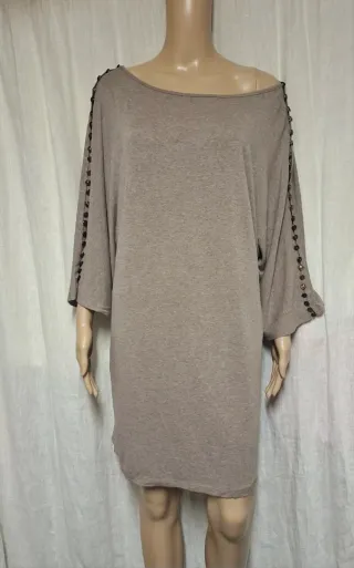 Abito lungo con bottoni beige/marrone