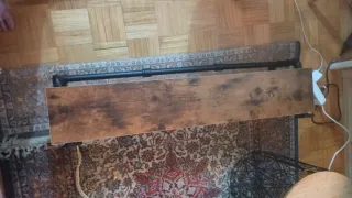 Perchero con repisa de madera