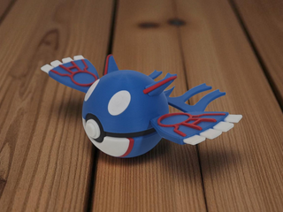 Figura coleccionable tipo esfera con alas