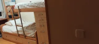 Habitación tren con armarios y cajones