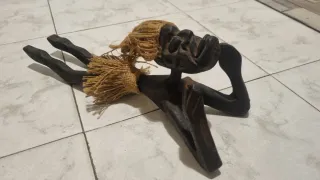 Figura decorativa tallada artesanalmente