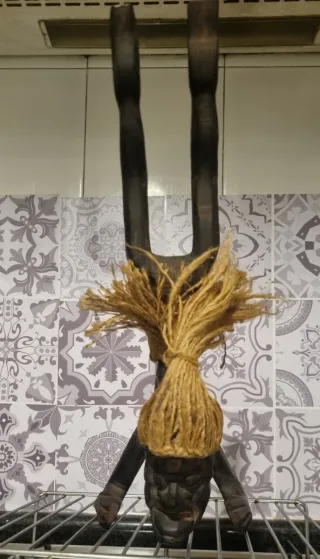 Figura decorativa tallada artesanalmente