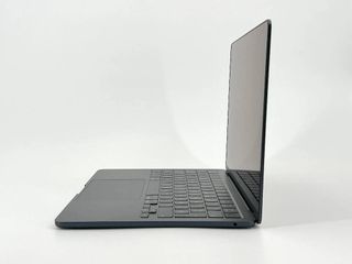 MacBook Air 13" (2022) Apple M2 8 CPU/8 GPU núcleos - SSD 512Gb - RAM 8Gb - Azul Oscuro  - QWERTY - Español