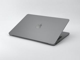 MacBook Air 13" M3 (2024) 8 CPU/8 GPU núcleos - SSD 256GB - 8GB RAM - Gris Espacial