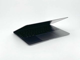 MacBook Air 13" (2020) Intel Core i5 1.1GHz 4 núcleos - SSD 256GB - RAM 8GB - Gris Espacial