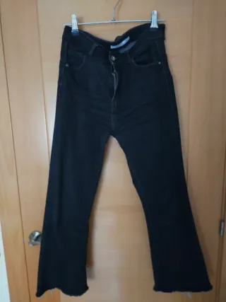 Pantalón crop negro