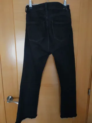 Pantalón crop negro